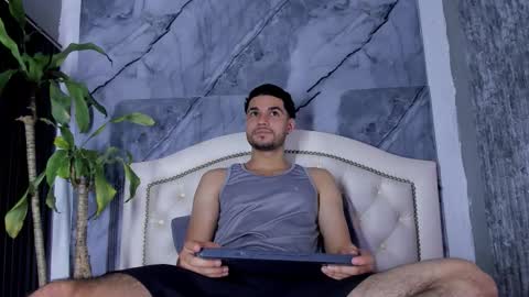 bry_dalton online show from February 8, 3:43 am