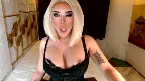 Snapshot of buena_fortuna chatting on September 22, 9:41 pm Lucienne online show from September 22, 9:41 pm