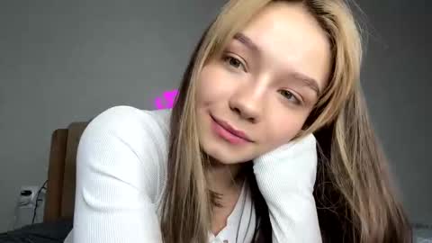 Snapshot of bunny_bonny chatting on February 3, 9:18 pm Alice online show from February 3, 9:18 pm