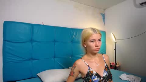 Snapshot of bunny_petit chatting on October 14, 11:46 am Buny online show from October 14, 11:46 am
