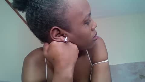 Snapshot of bunnydiva_ chatting on October 4, 9:18 am bunnydiva_ online show from October 4, 9:18 am