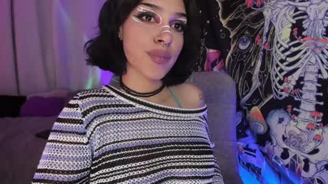 Snapshot of bunnypeachyy chatting on February 6, 3:48 am online show from February 6, 3:48 am