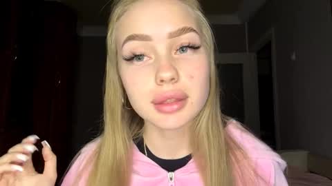 Stella online show from October 10, 4:02 pm