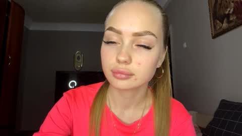 Stella online show from October 8, 3:51 pm