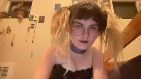 esme gray online show from October 16, 5:51 am