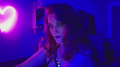 busybee83 online show from December 22, 12:34 pm