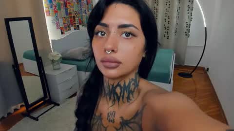 Snapshot of butter_f1y chatting on October 4, 7:17 am Sabrina online show from October 4, 7:17 am