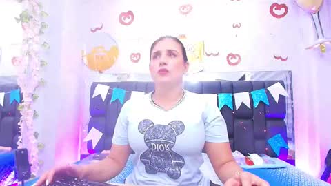 Snapshot of c_fox_ chatting on September 23, 3:00 am Carolina online show from September 23, 3:00 am