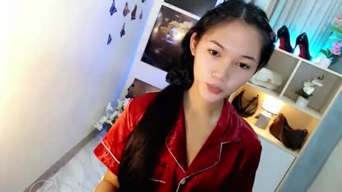 caitlin online show from November 18, 2:25 am