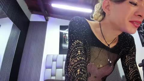 caitlyn_joness_ online show from April 10, 7:51 pm