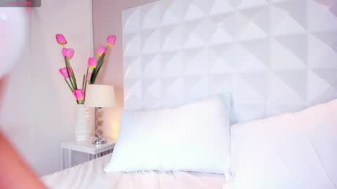 Caitlyn  online show from February 8, 8:10 pm