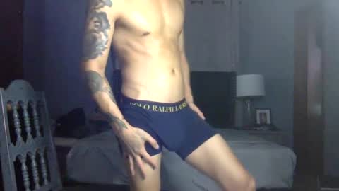 Snapshot of cajunyellowdaddy chatting on October 3, 4:10 am cajunyellowdaddy online show from October 3, 4:10 am