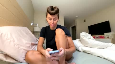 Snapshot of calicambri chatting on September 25, 1:29 pm The Cali Cambri online show from September 25, 1:29 pm