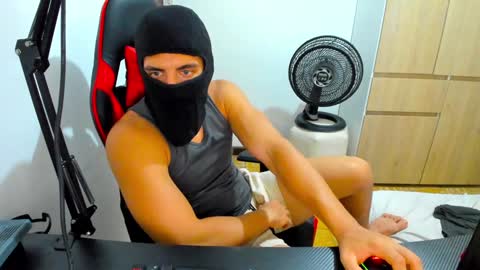 Snapshot of calihotcaliente27 chatting on February 1, 2:34 pm calihotcaliente27 online show from February 1, 2:34 pm