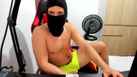 Snapshot of calihotcaliente27 chatting on February 26, 1:00 pm calihotcaliente27 online show from February 26, 1:00 pm