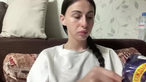 Anna online show from April 18, 7:58 pm