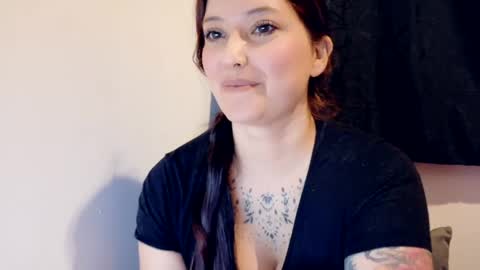 ViCtOriA online show from May 10, 1:28 pm
