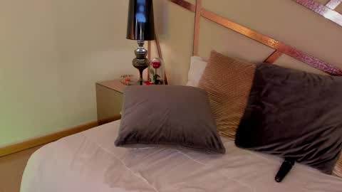 Anna Banana online show from March 12, 8:09 pm