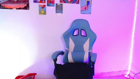 callmebluee online show from April 15, 12:47 am