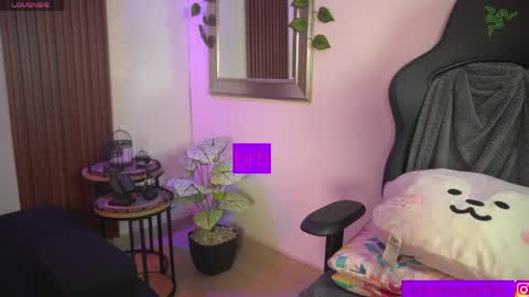 Calypso and Kayla online show from April 18, 1:18 am