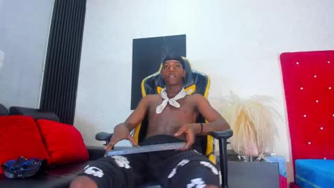 Snapshot of cam_brown chatting on October 10, 4:40 am online show from October 10, 4:40 am
