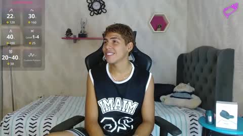 Snapshot of cam_sexyboy chatting on October 5, 3:19 pm cam_sexyboy online show from October 5, 3:19 pm