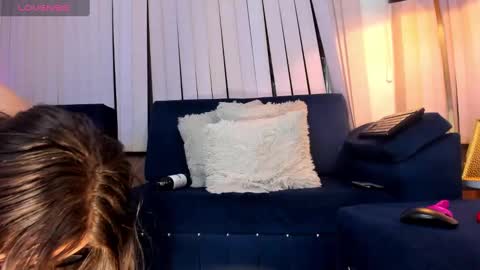 Snapshot of cami_cruzz chatting on February 23, 2:40 am Camila cruz online show from February 23, 2:40 am