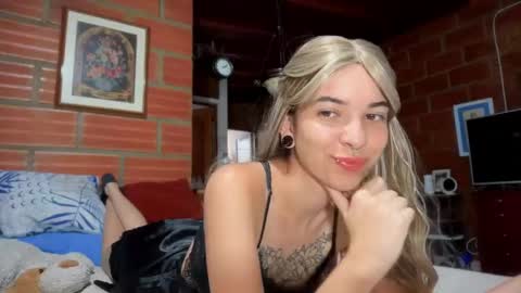 Snapshot of camii19y chatting on October 5, 9:33 pm Camii online show from October 5, 9:33 pm