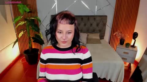 Snapshot of camii_lux chatting on October 18, 5:11 am Cami online show from October 18, 5:11 am