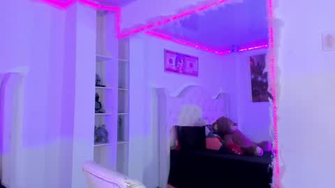  s online show from November 3, 6:58 am