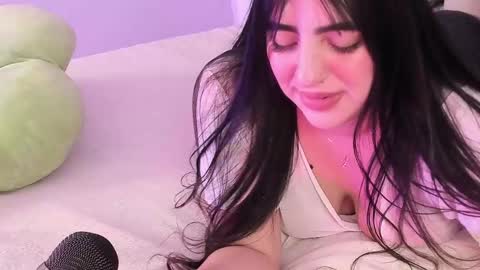 Camila online show from February 17, 1:48 am