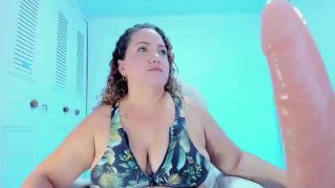 Snapshot of camilaa_foxxx chatting on January 24, 5:53 pm camilaa foxxx online show from January 24, 5:53 pm