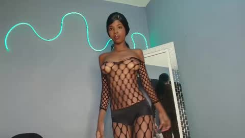 Snapshot of camilaasaenz_ chatting on October 14, 3:37 pm C A M I L A online show from October 14, 3:37 pm