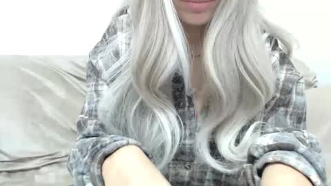 CamilleBunny online show from December 19, 5:25 am