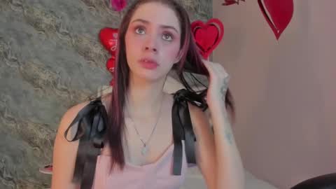 Snapshot of camillen_pettid chatting on February 16, 7:38 pm C A M I L L E N Help me get to the top online show from February 16, 7:38 pm