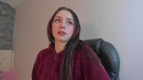 Snapshot of camillen_pettid chatting on February 28, 10:28 pm C A M I L L E N Help me get to the top online show from February 28, 10:28 pm