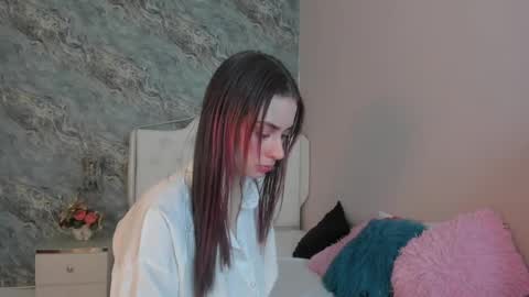 Snapshot of camillen_pettid chatting on February 26, 7:42 pm C A M I L L E N Help me get to the top online show from February 26, 7:42 pm