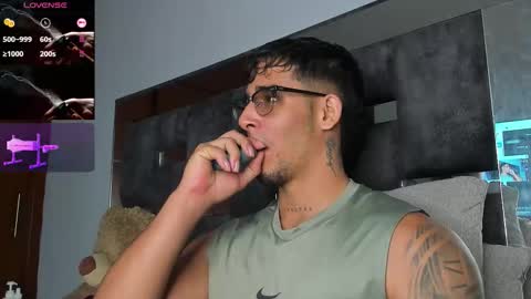 Snapshot of camilo_ospina_ chatting on September 12, 6:04 am INDEPENDENT MODEL online show from September 12, 6:04 am