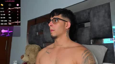 Snapshot of camilo_ospina_ chatting on September 15, 4:25 am INDEPENDENT MODEL online show from September 15, 4:25 am