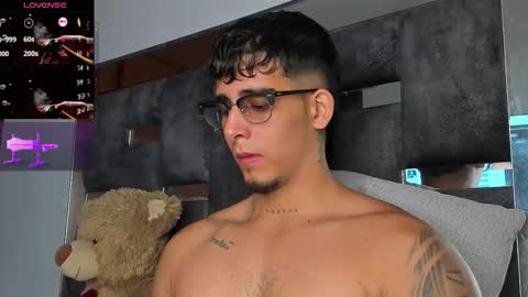 Snapshot of camilo_ospina_ chatting on October 4, 8:34 am INDEPENDENT MODEL online show from October 4, 8:34 am