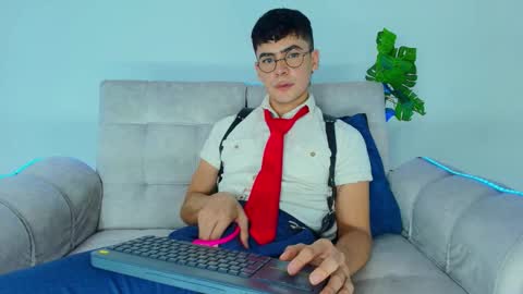 Snapshot of camilo_xcam chatting on October 10, 8:57 pm CAMILO online show from October 10, 8:57 pm