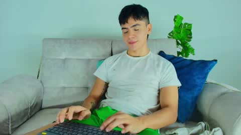 Snapshot of camilo_xcam chatting on October 13, 8:22 pm CAMILO online show from October 13, 8:22 pm