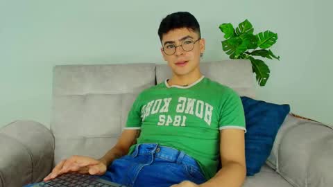 Snapshot of camilo_xcam chatting on October 9, 8:36 pm CAMILO online show from October 9, 8:36 pm