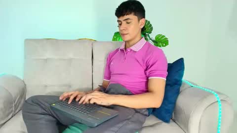 Snapshot of camilo_xcam chatting on September 22, 9:08 pm CAMILO online show from September 22, 9:08 pm