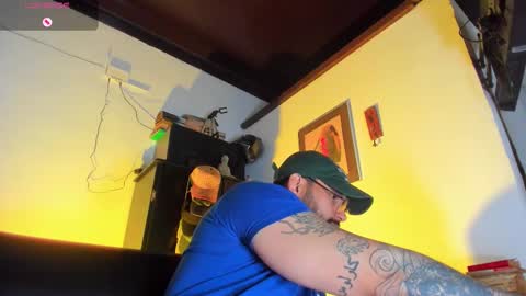 Snapshot of camilomayer chatting on October 14, 4:43 pm Camilo online show from October 14, 4:43 pm