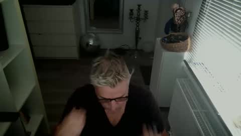 camunication online show from October 10, 8:53 am