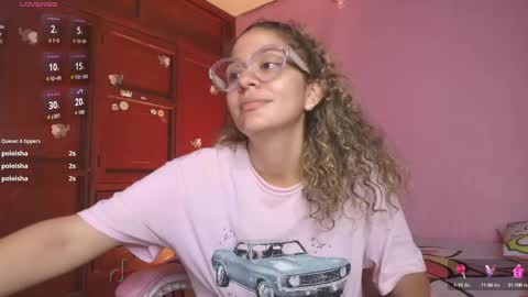 Snapshot of candase_ chatting on September 18, 2:37 am Candase online show from September 18, 2:37 am
