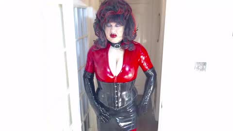 candi smokes online show from April 28, 12:42 pm