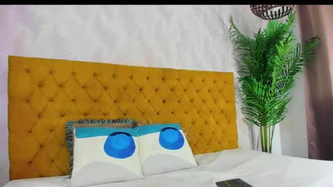 Snapshot of candise_oconnor chatting on September 12, 5:20 am candise online show from September 12, 5:20 am