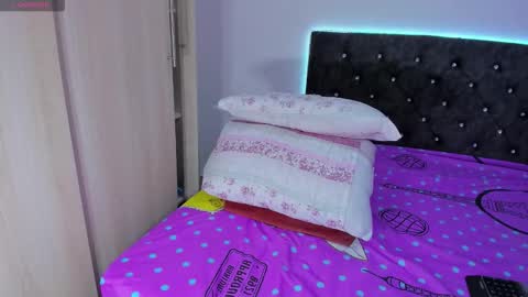 candy_deluxe777 online show from January 15, 3:15 am